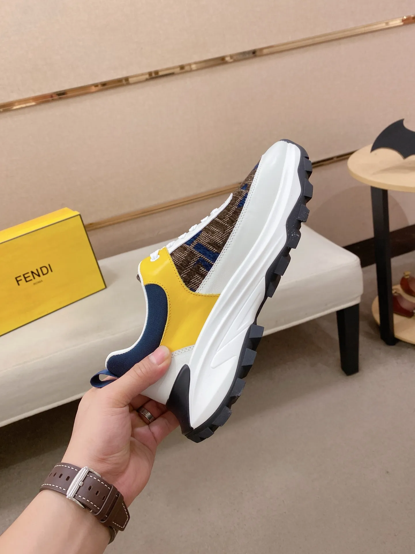 Men's shoes 💰 462💰 (fendi) New style 👊🏻 upper 🇮🇹 imported cowhide fabric 🇩🇪 lining imported sheepskin lining. The original outsole is molded to highlight the identity of every man, and the upper foot is elegant and stable🚶🏻🚶🏻The high-end custom counters reproduce the original version📯No matter the wind or rain, the shoe last remains unchanged and can withstand the verification of time🔍️,🔵 Size: 38-44